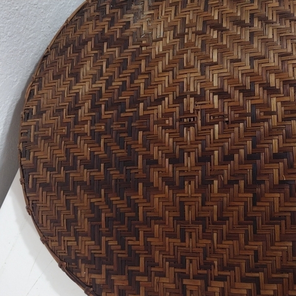 vintage hand woven flat basket with small tight weaves - Picture 9 of 9